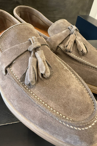 Mocassino in pelle con nappina