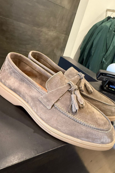Mocassino in pelle con nappina