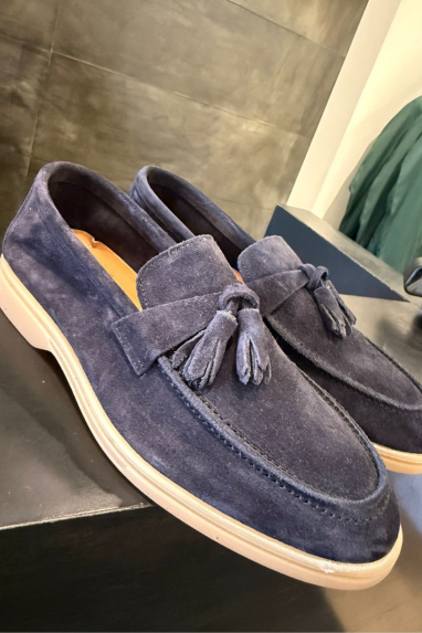 Mocassino in pelle con nappina